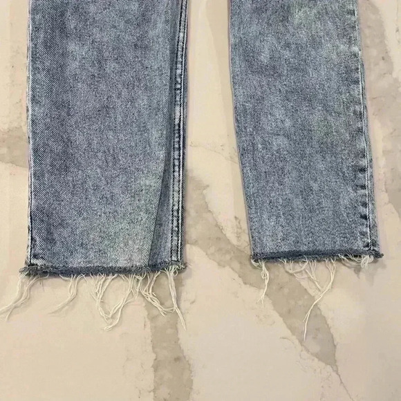 Hollister Ultra High Rise Mom Jeans Raw Hem Distressed Patch Work Womens Size 1R - Picture 2 of 7
